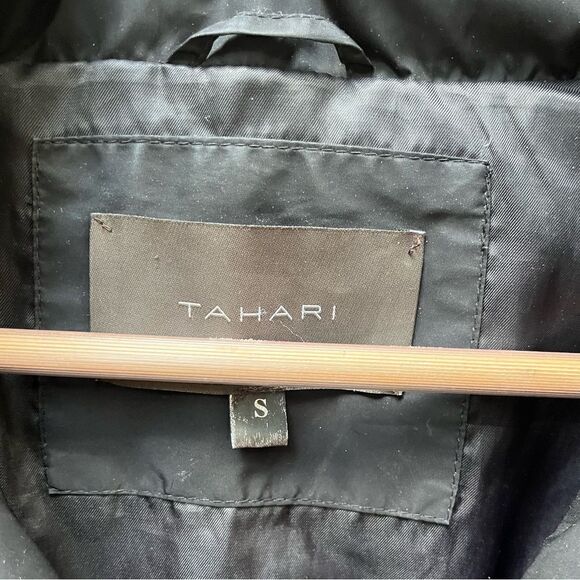 TAHARI SHORT PUFFER JACKET WARM DOWN FILLING HIDDEN HOOD BLACK SMALL - Picture 16 of 16